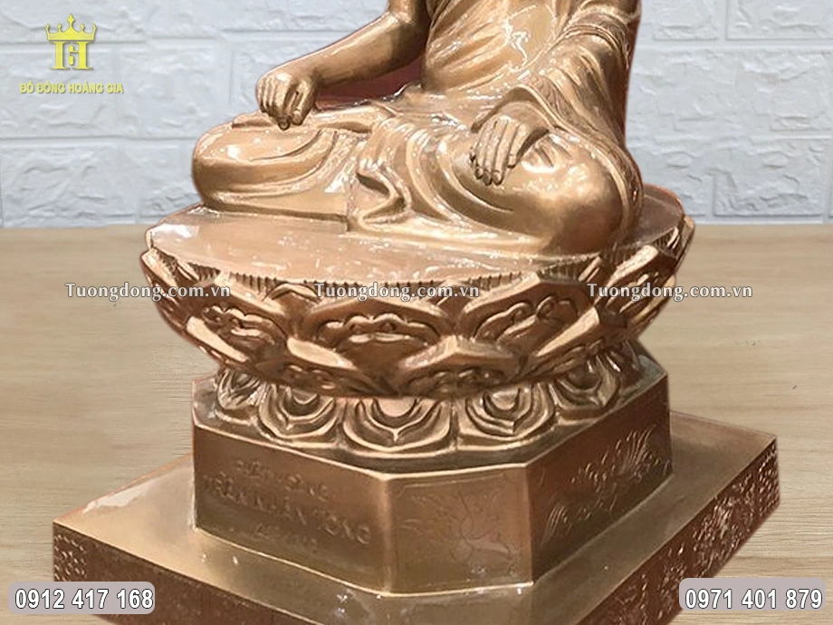 Bề mặt được làm màu uy nghiêm, cổ kính